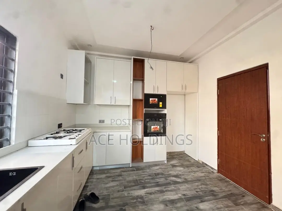3bdrm House in Ghana Flag, Oyarifa for sale