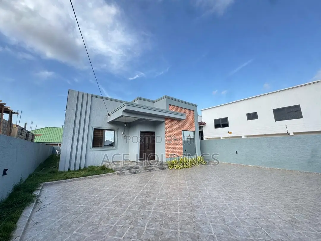 3bdrm House in Ghana Flag, Oyarifa for sale