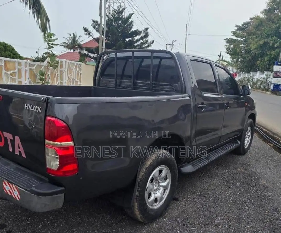Toyota Hilux 2015 Black