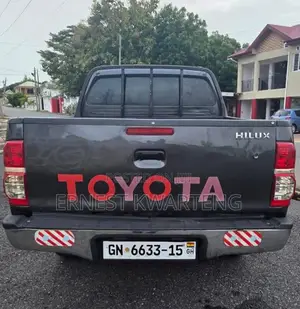 Toyota Hilux 2015 Black