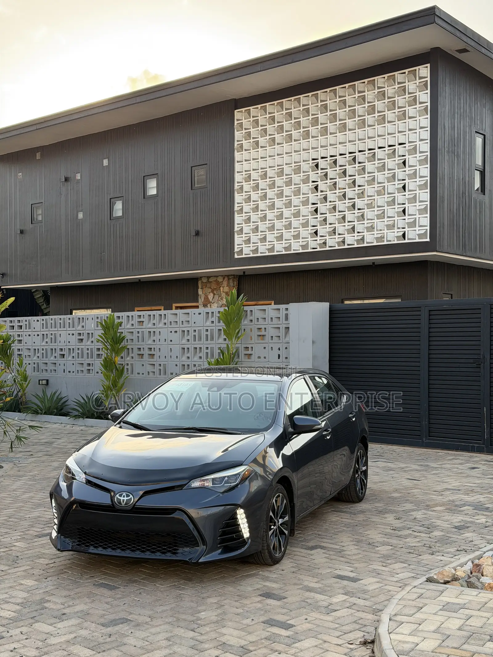 Toyota Corolla XSE 4dr Sedan (1.8L 4cyl CVT) 2017 Gray