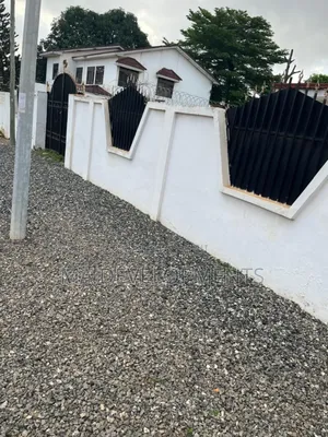 5bdrm House in Lashibi for sale