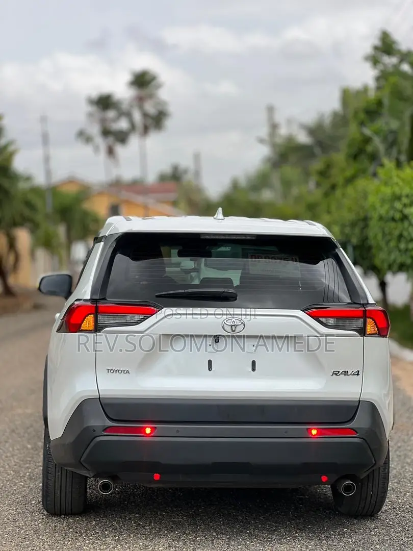 Toyota RAV4 XLE AWD 2023 White
