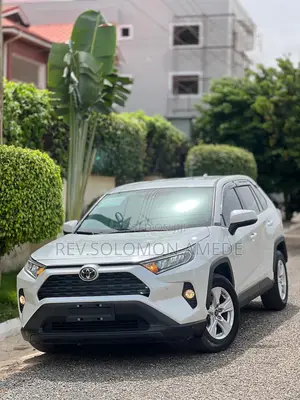 Toyota RAV4 XLE AWD 2023 White