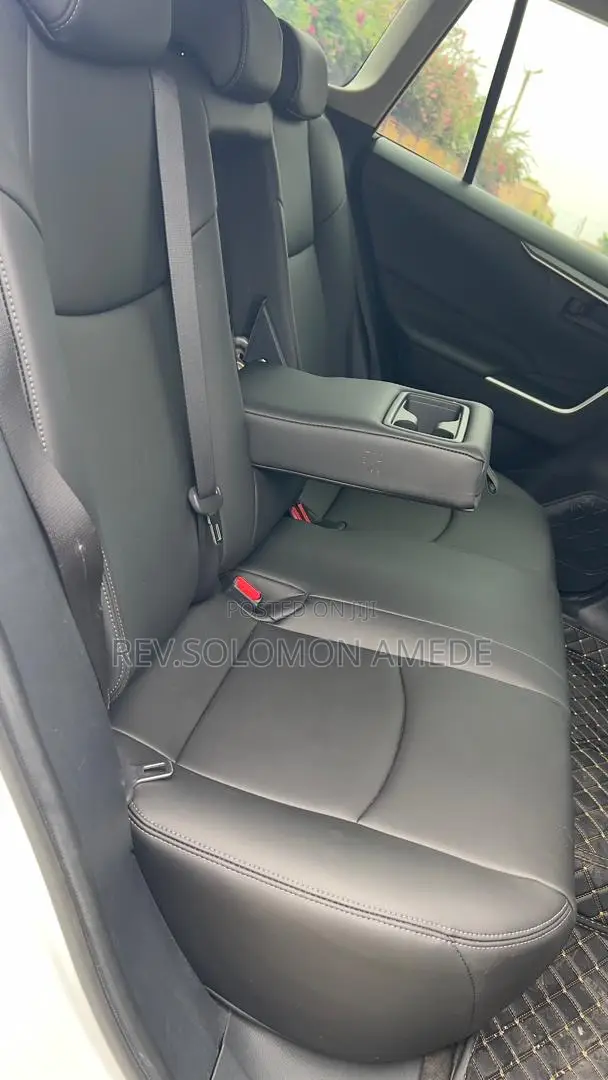 Toyota RAV4 XLE AWD 2023 White