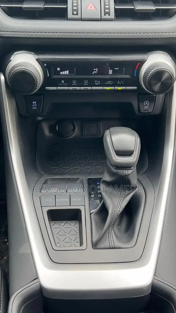 Toyota RAV4 XLE AWD 2023 White