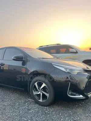 Toyota Corolla SE (1.8L 4cyl 2A) 2018 Black