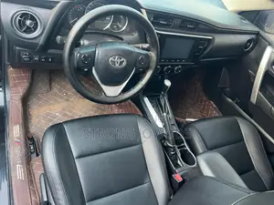 Toyota Corolla SE (1.8L 4cyl 2A) 2018 Black