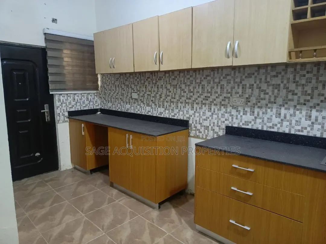 3bdrm House in Lake Side Estate for sale