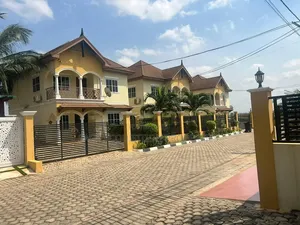 3bdrm House in Lake Side Estate for sale