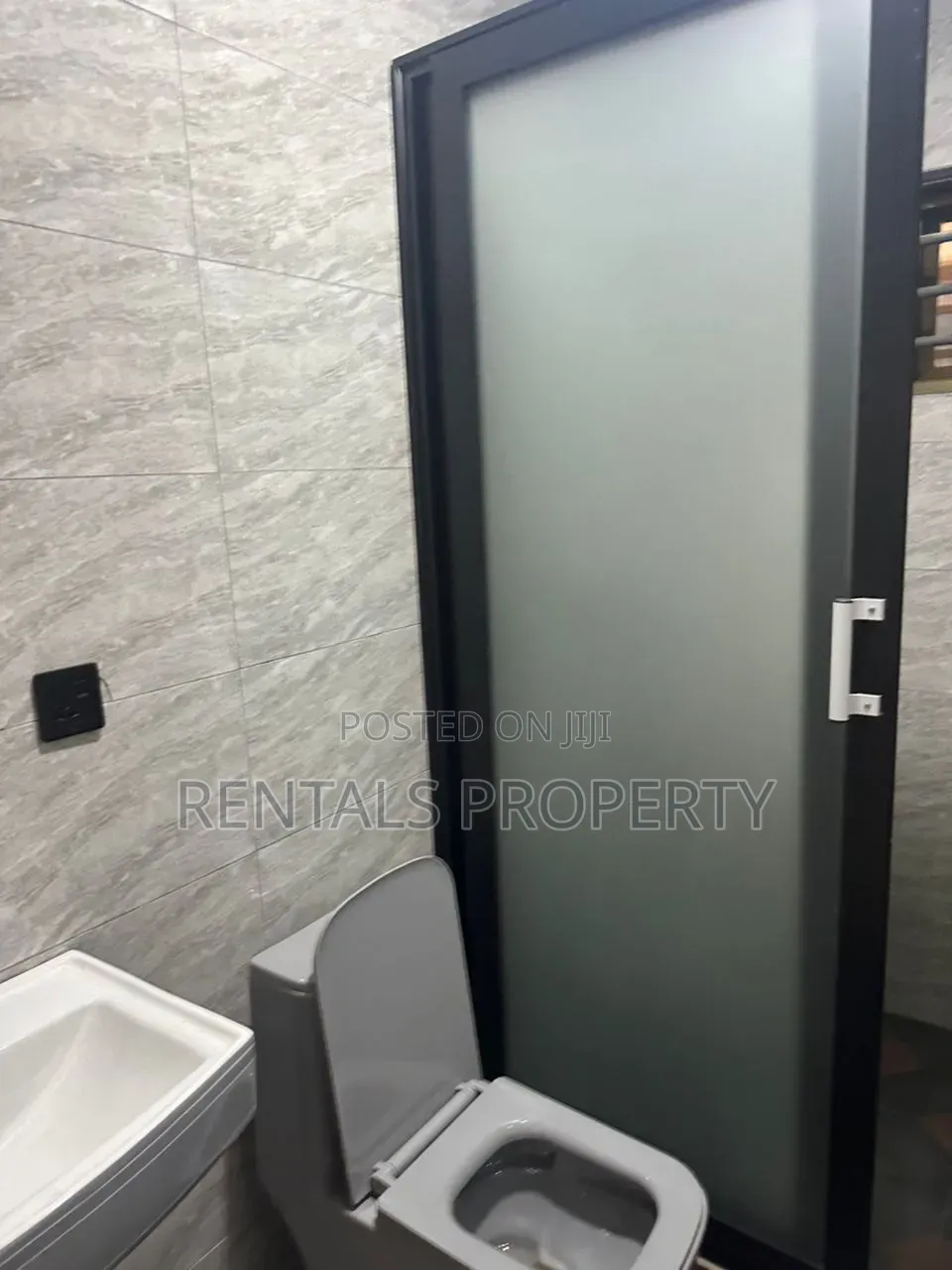 2bdrm Mansion in North Legon for rent