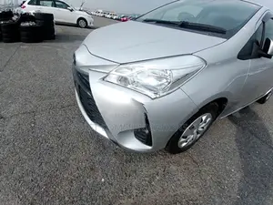Toyota Vitz 1.3 FWD 5dr 2018 Silver