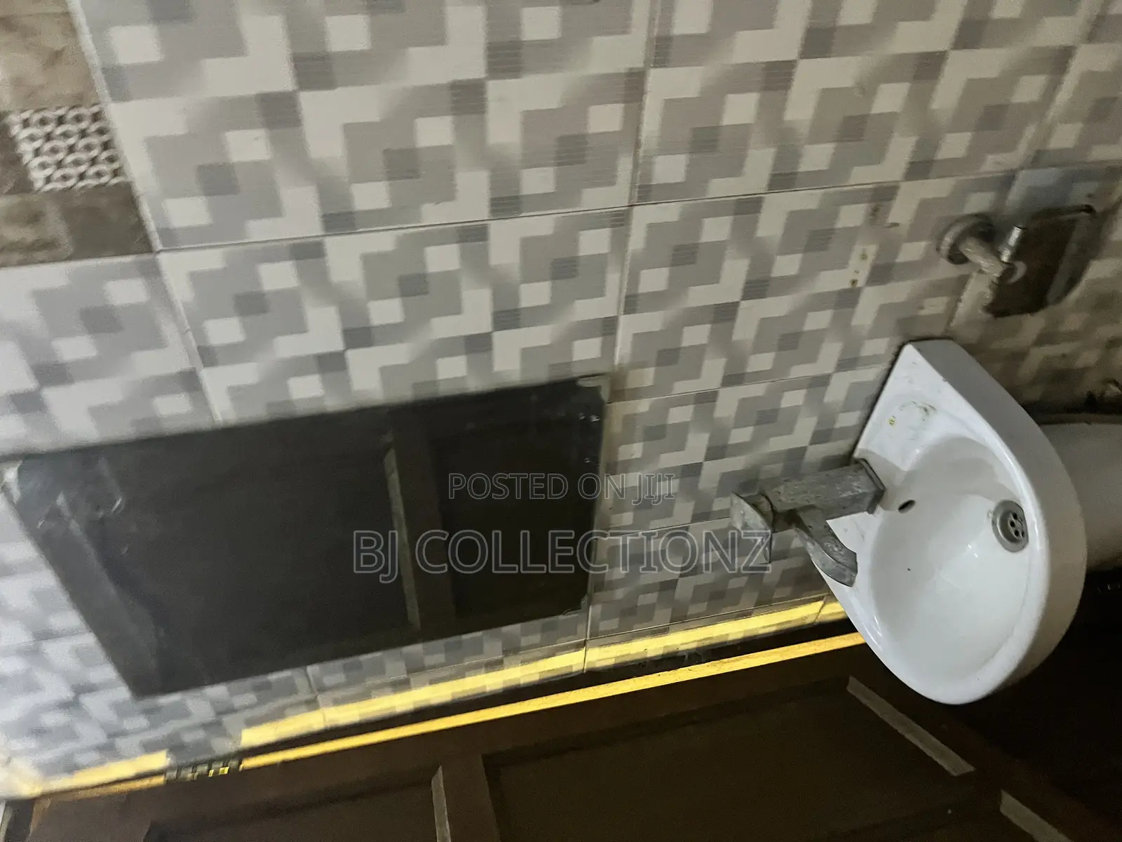 Shop for Rent at Ashaley Botwe School Junction