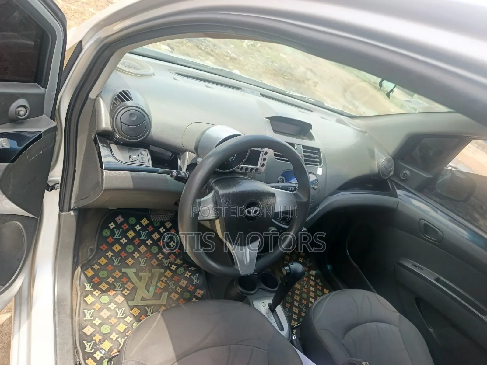 Chevrolet Spark LT 2012 Silver