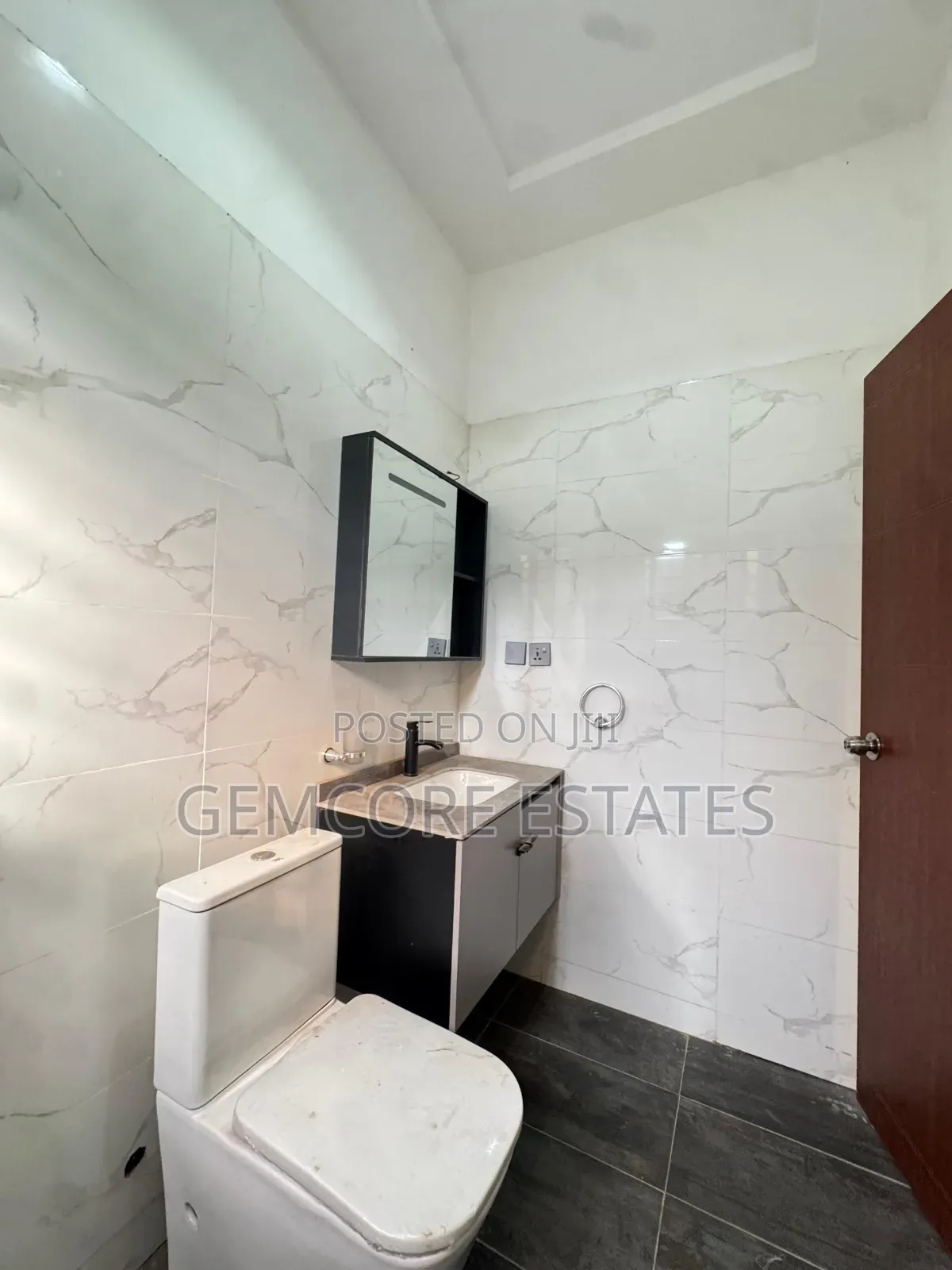 3bdrm House in Oyarifa, Ghana Flag for sale
