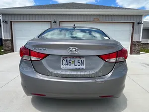 Hyundai Elantra GLS Sedan FWD (1.8L 4cyl 6M) 2013 Silver
