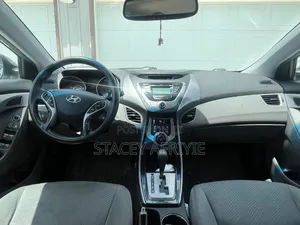 Hyundai Elantra GLS Sedan FWD (1.8L 4cyl 6M) 2013 Silver