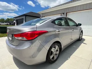 Hyundai Elantra GLS Sedan FWD (1.8L 4cyl 6M) 2013 Silver