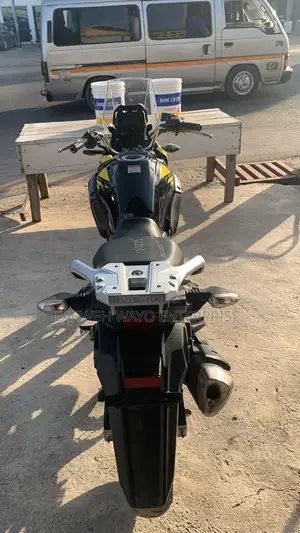 Suzuki V-Strom 2021 Yellow