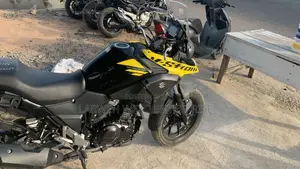 Suzuki V-Strom 2021 Yellow