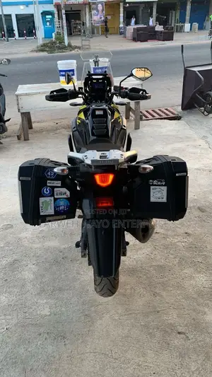 Suzuki V-Strom 2021 Yellow