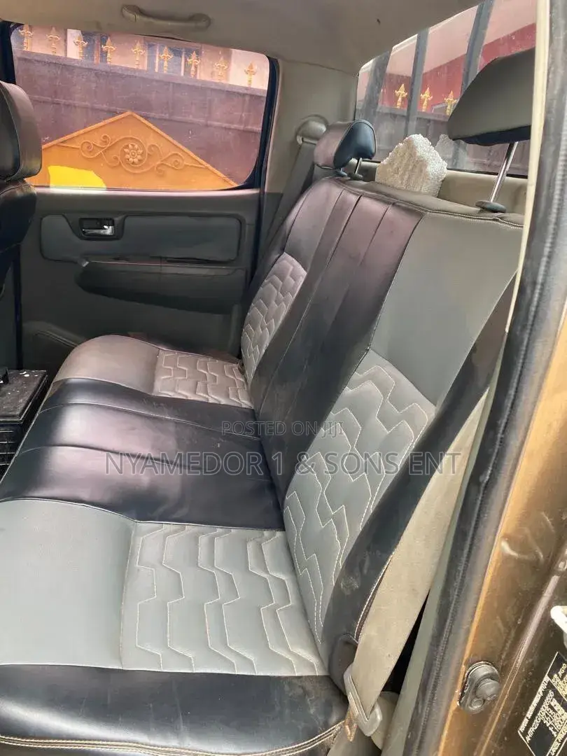 Toyota Hilux 2.5 D-4D 4X4 SRX 2012 Gray