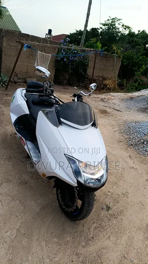 Yamaha Crux 2025 White