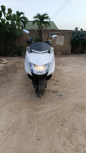 Yamaha Crux 2025 White