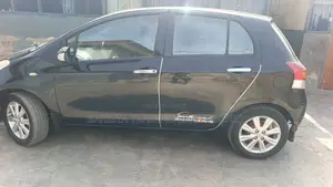 Toyota Yaris Base Sedan 4dr 2011 Black