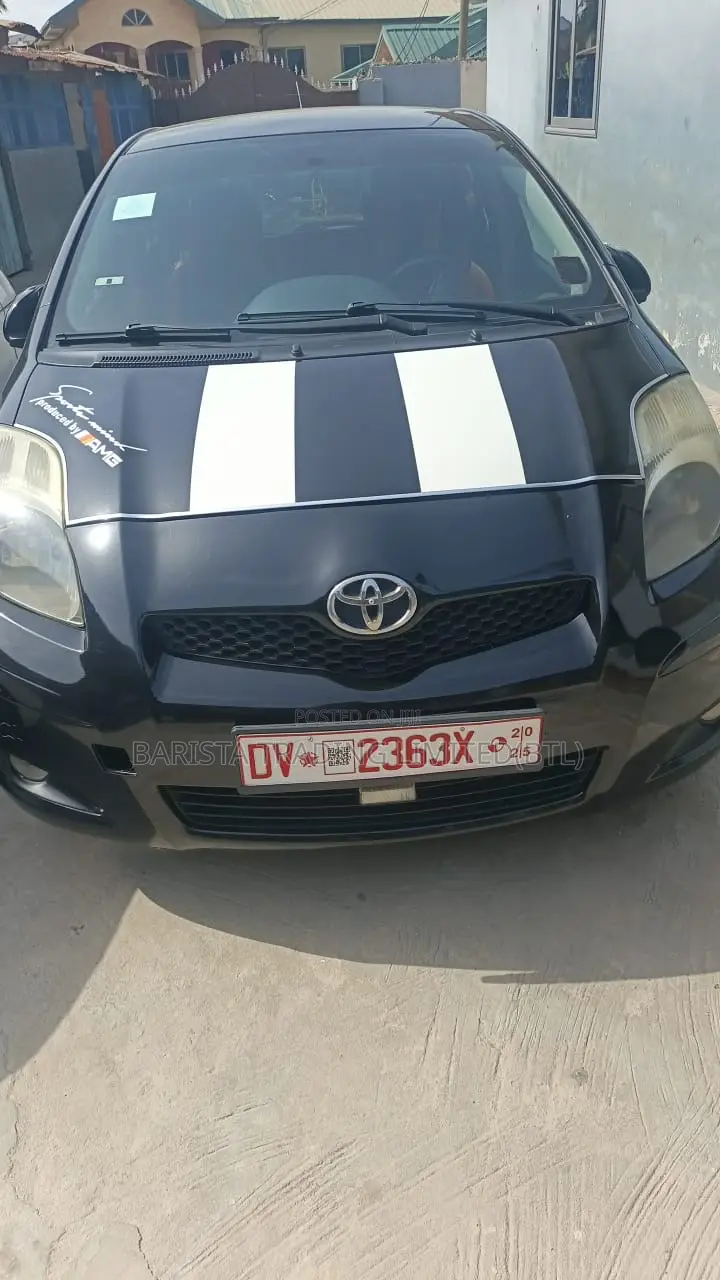 Toyota Yaris Base Sedan 4dr 2011 Black