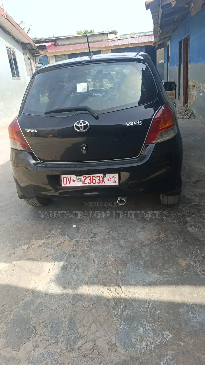 Toyota Yaris Base Sedan 4dr 2011 Black
