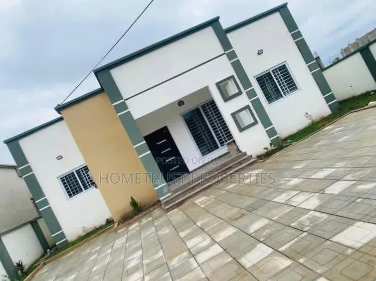 3bdrm House in Amasaman Sapeiman for sale
