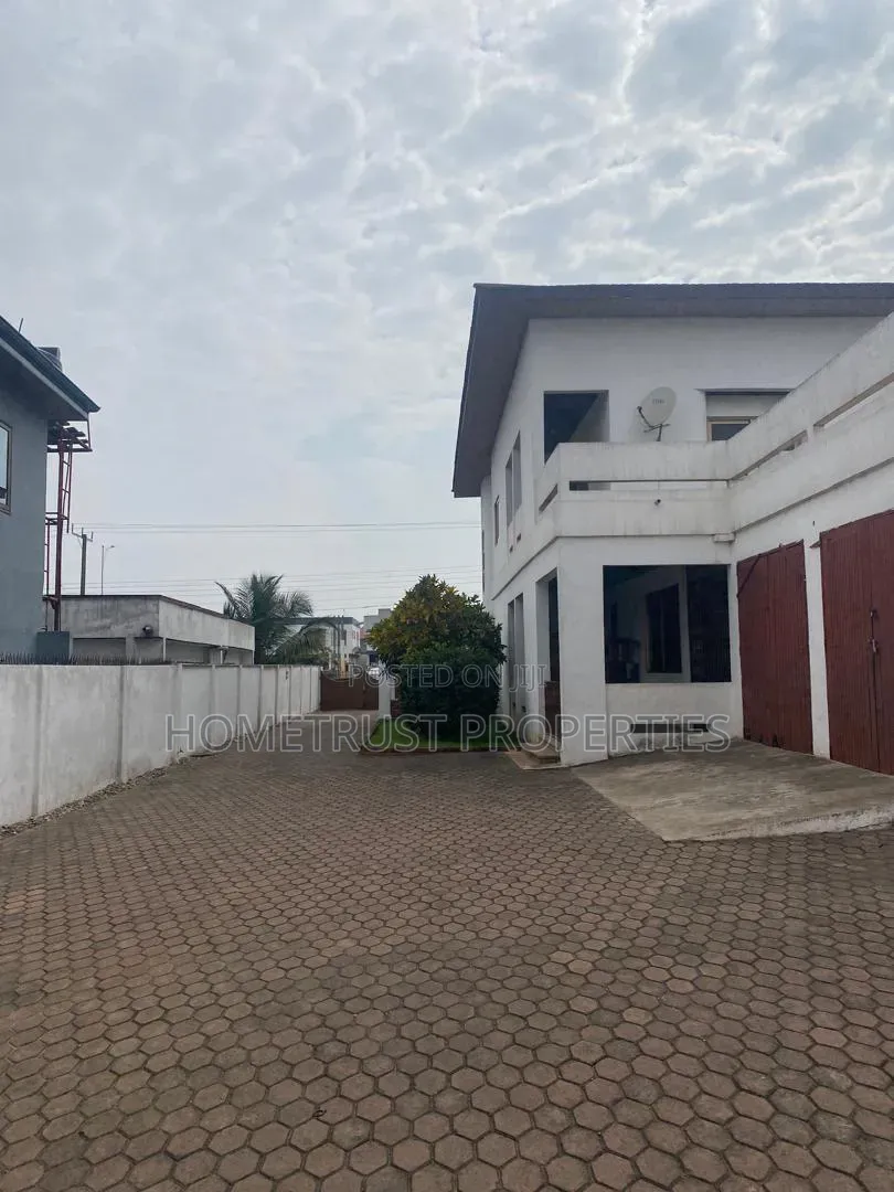 5bdrm House in Achimota Cfc for sale