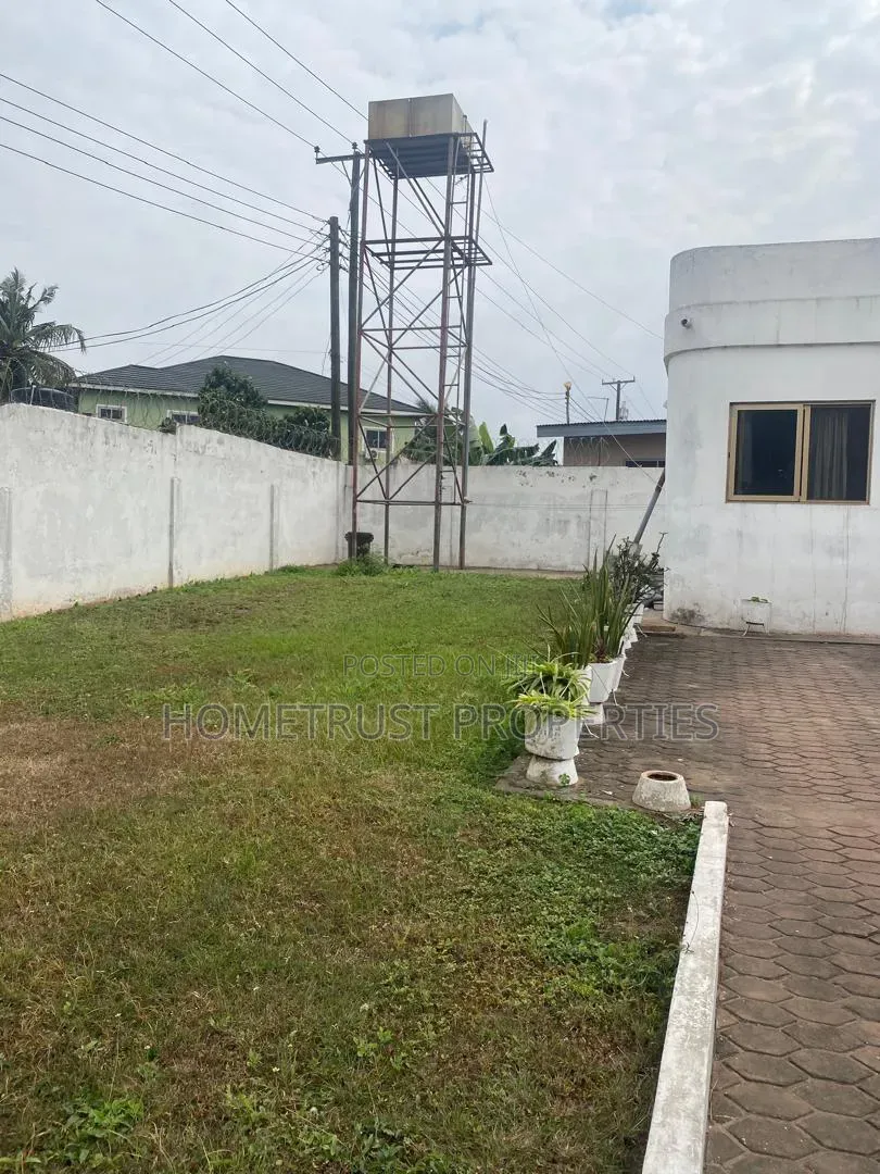 5bdrm House in Achimota Cfc for sale