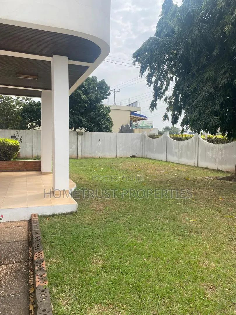 5bdrm House in Achimota Cfc for sale