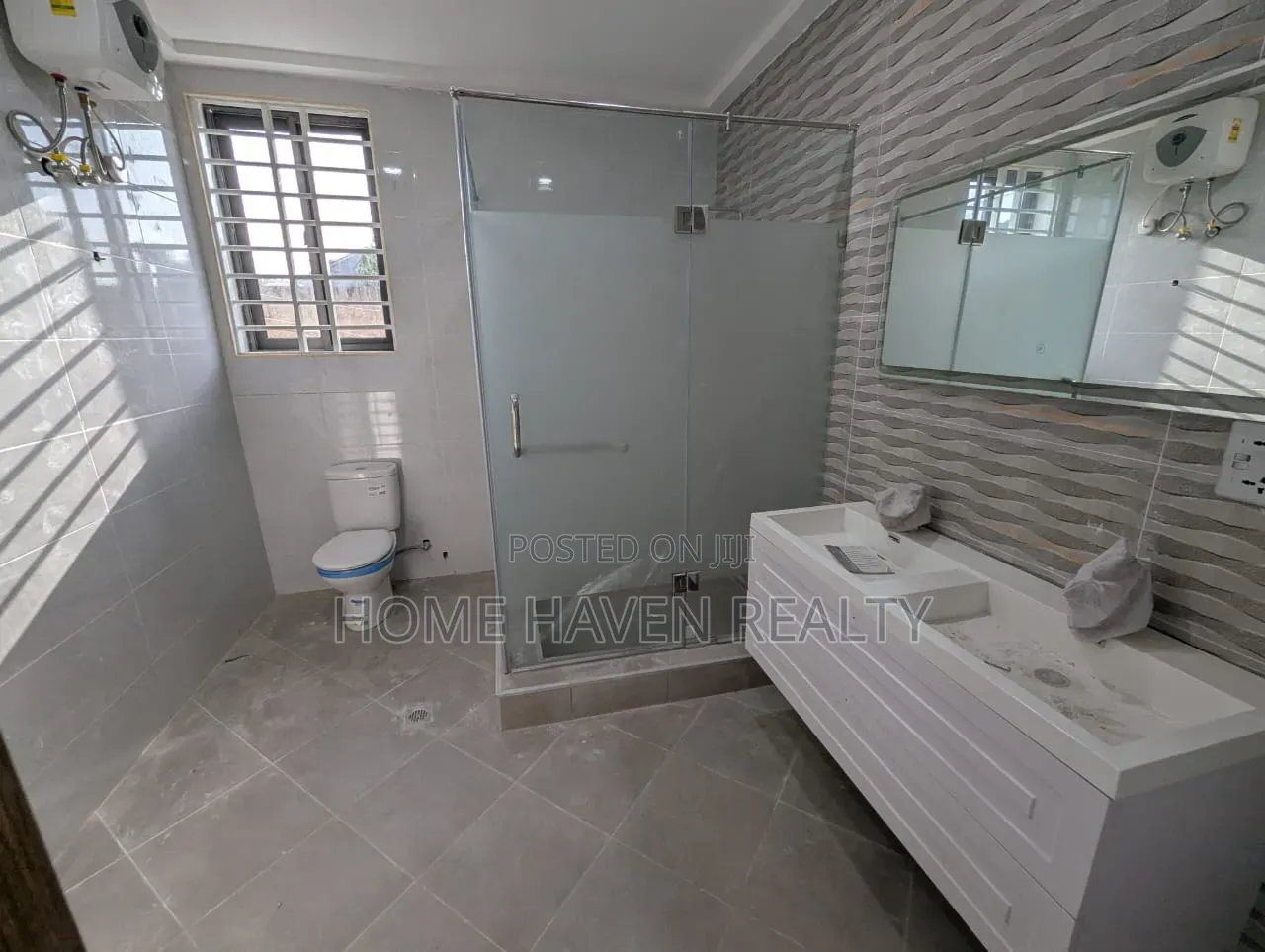 3bdrm House in Achimota Cfc Estate, The Mall for sale