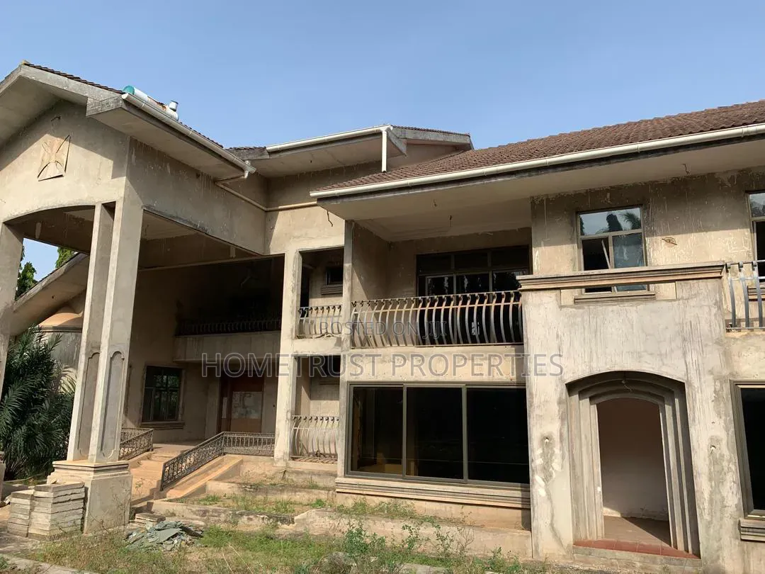 12bdrm House in East Airport for sale