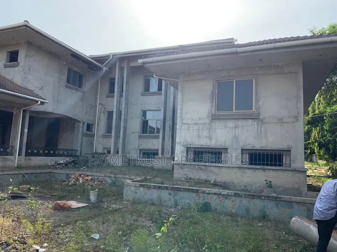 12bdrm House in East Airport for sale