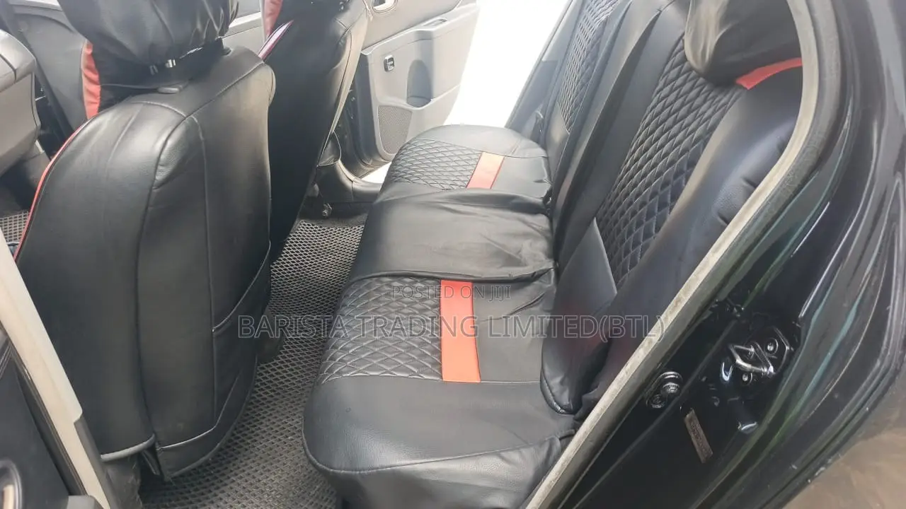 Toyota Yaris Base Sedan 4dr 2011 Black