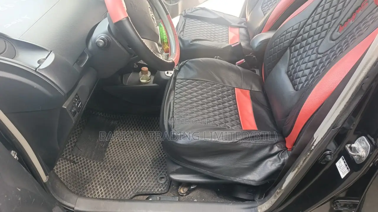 Toyota Yaris Base Sedan 4dr 2011 Black