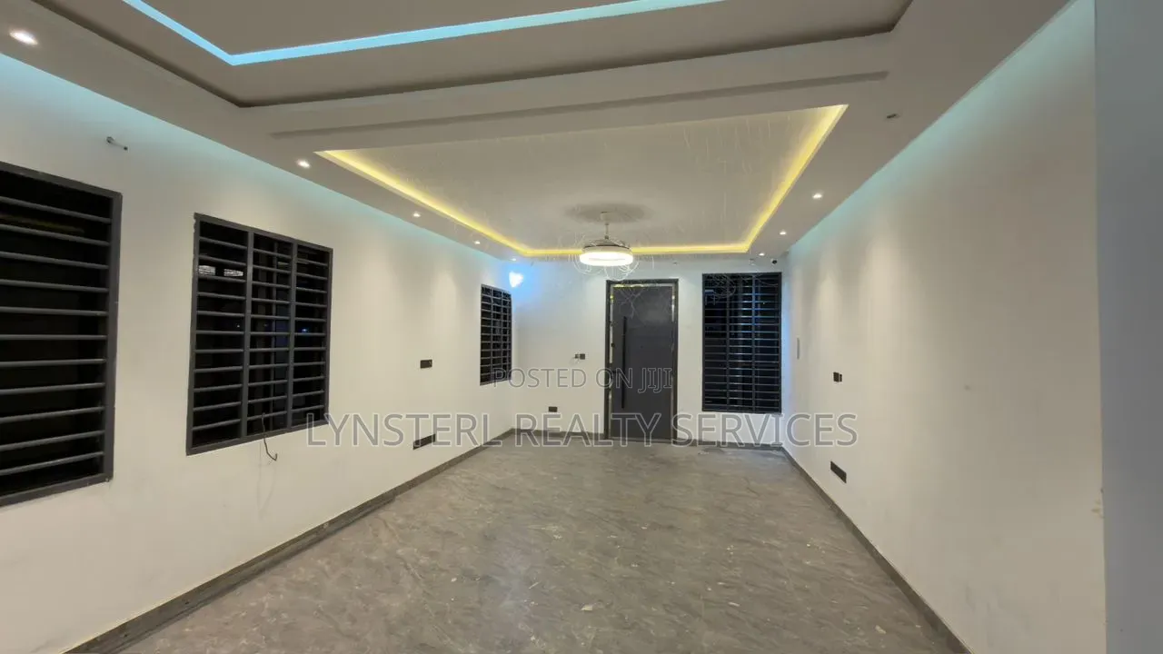 3bdrm House in Lake Side Estate for sale