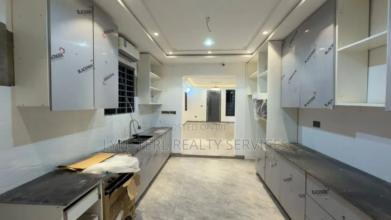 3bdrm House in Lake Side Estate for sale