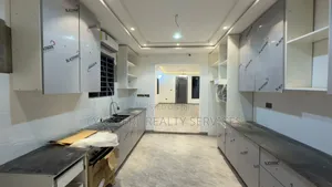 3bdrm House in Lake Side Estate for sale