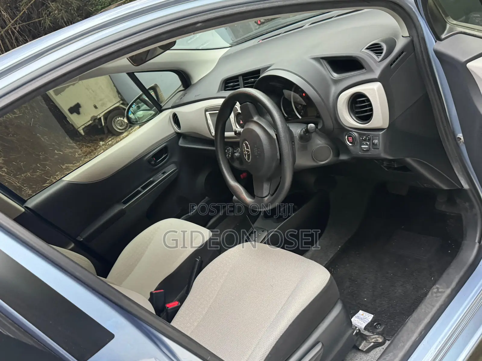 Toyota Vitz 2013
