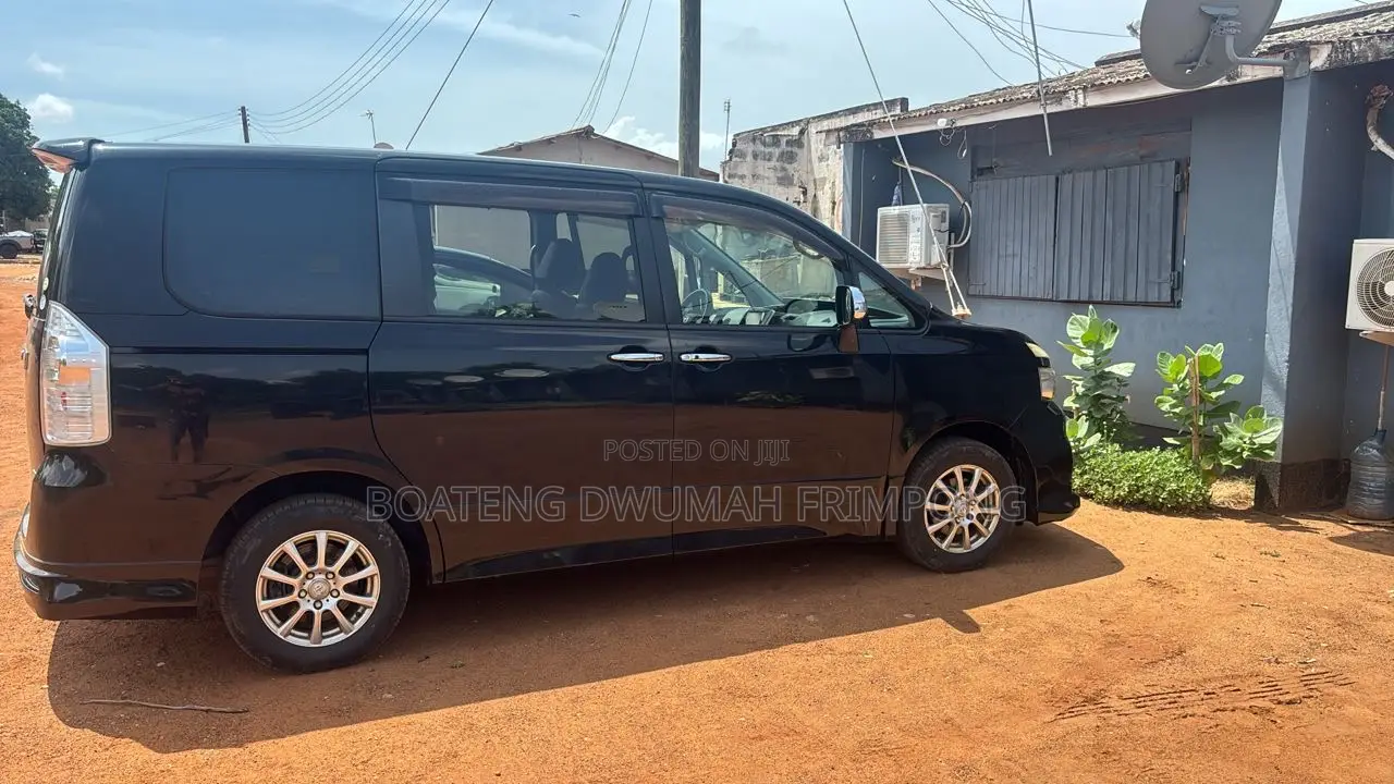 Toyota Voxy 2011 Black