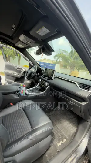 Toyota RAV4 XSE 2019 Gray