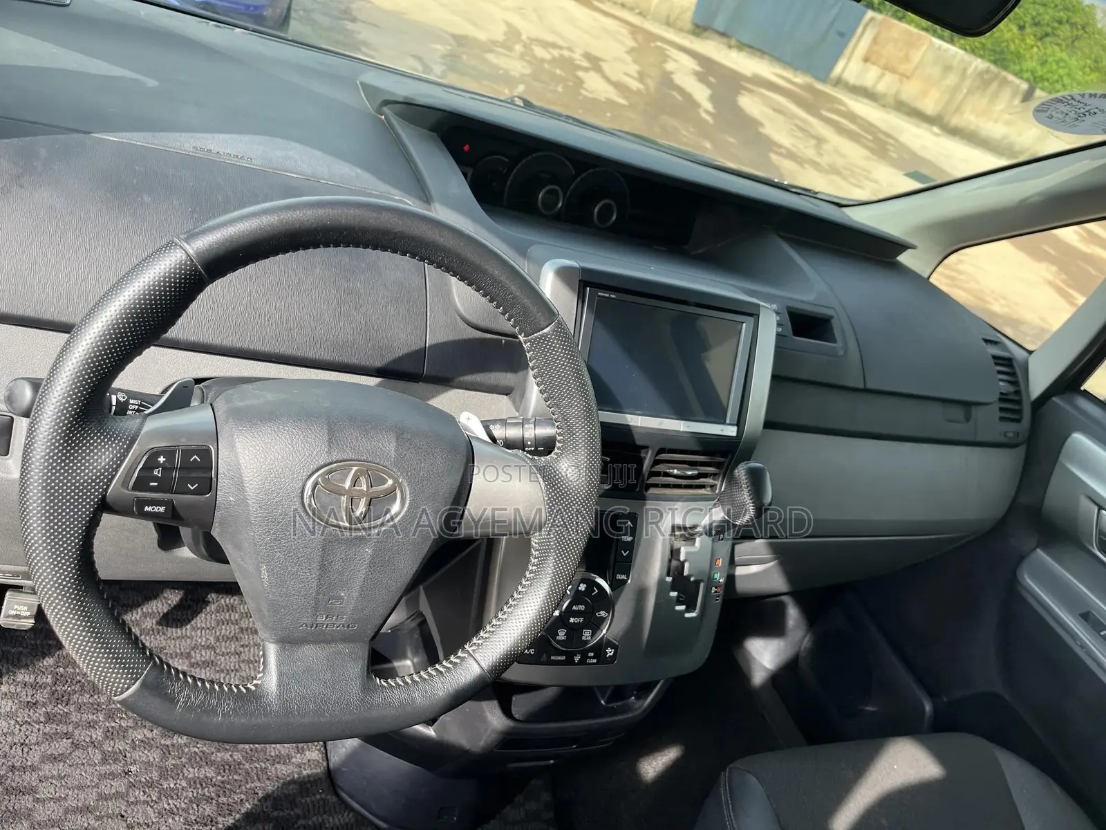 Toyota Voxy 2013 Burgundy