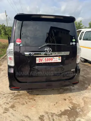 Toyota Voxy 2013 Burgundy