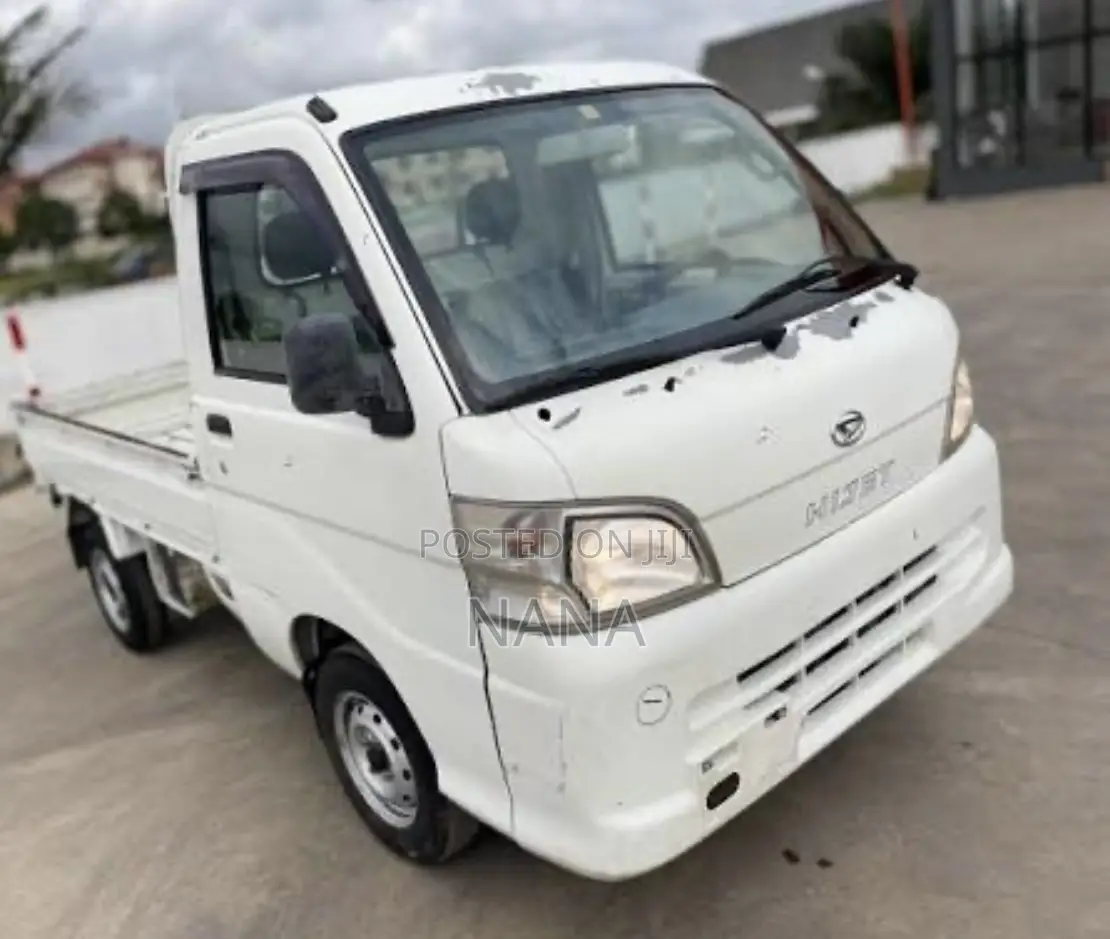 Daewoo Chairman 2009 White