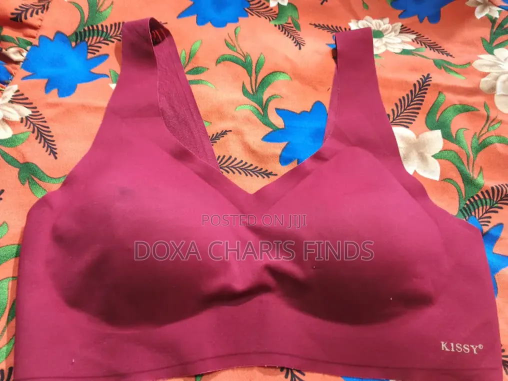 Kissy Maroon Seamless Bra With Lace, Preloved and Comfortable